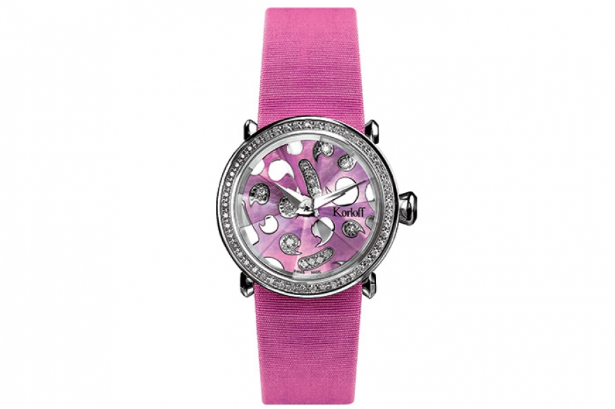 Lady Korloff, Korloff Восемьдесят девять белых бриллиантов разложены на перламутровом блюде, как приготовленный мишленовским поваром ягодный десерт.