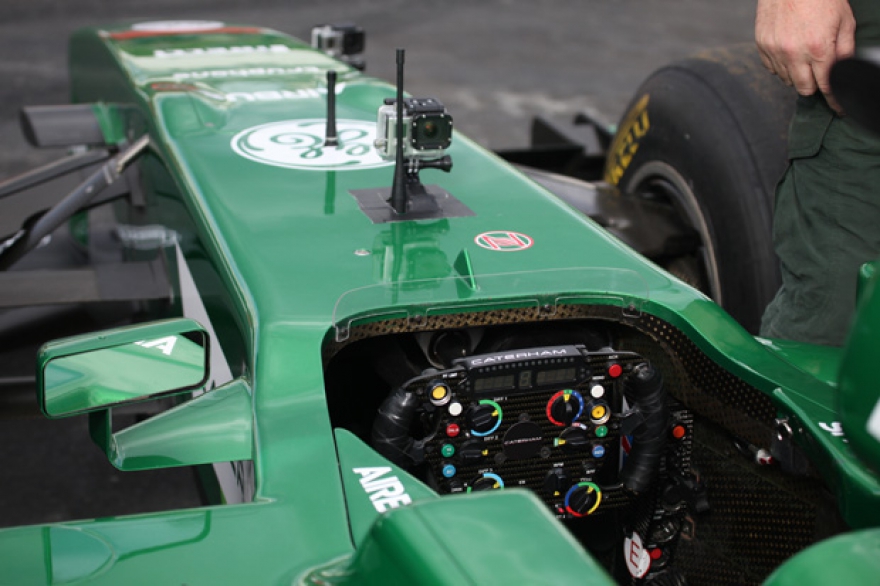 Первая гонка состоялась в Англии на автодроме «Сильверстоун», под который был переделан военный аэродром времен Второй Мировой войны. На этой трассе