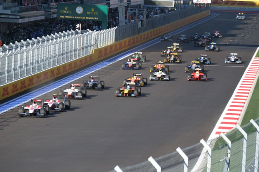 «Формула – 1» - чемпионат мира по кольцевым автогонкам на автомобилях с открытыми колесами. Автомобильные гонки стали проводиться в начале двадцатого