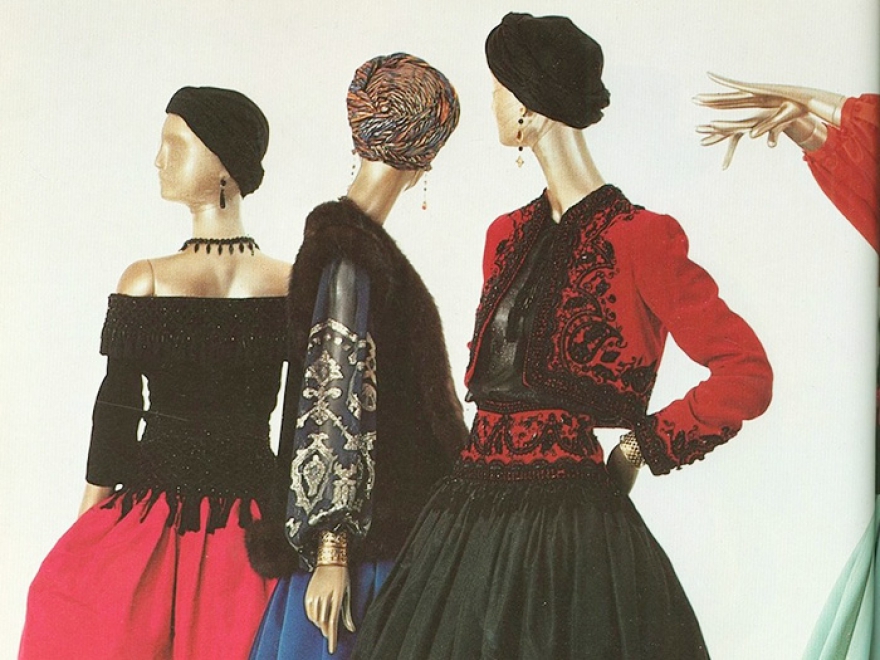Yves Saint Laurent, «Opera-Ballets Russes», 1976 год Принято считать, что коллекция Opera-Ballets Russes 1976 года связана с любовью Ива Сен Лорана
