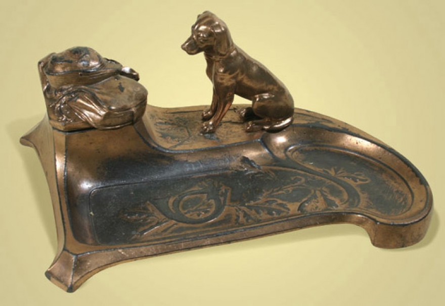 Бронзовая чернильница –ответный подарок Тукаю от Биби Апаковой за преподнесенный ей томик стихов.