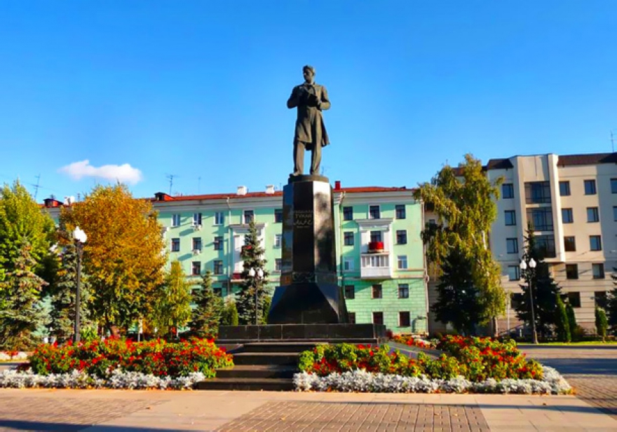 Татарский художник и скульптор Баки Урманче, осматривая только что установленный в центре Казани памятник поэту, сказал: «Это не Тукай, это