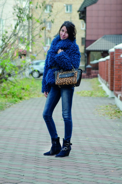 Лолита Быкова Стилист-визажист Куртка собственного дизайна, джинсы Just Cavalli, сапоги Givenchy, сумка Karen Millen