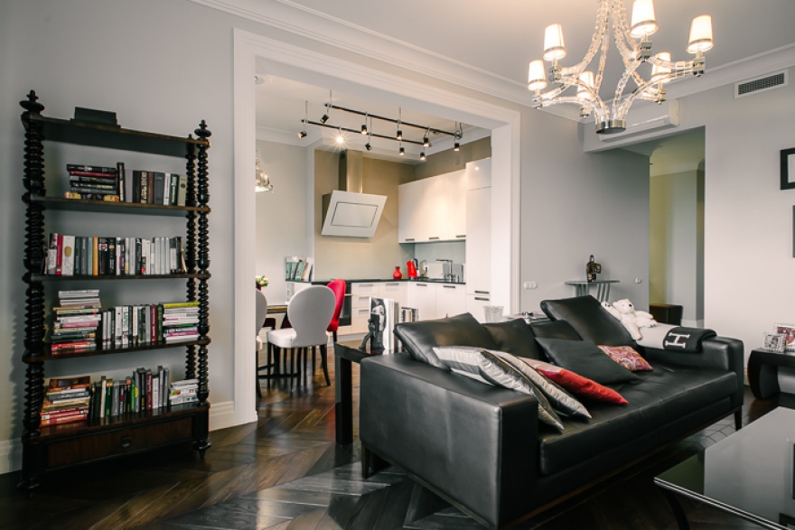 Одна из последних покупок — книжная полка американского бренда Thomassville