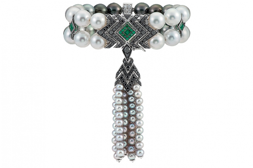 Stephen Webster Наше вам с кисточкой отправляет Стивен Вебстер, прикрепив к браслету, исчерченному зигзагами из черных и белых бриллиантов, связку