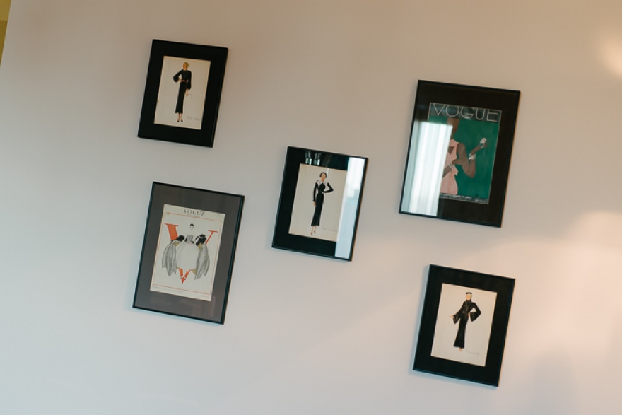 Скетчи винтажных обложек Vogue куплены на блошином рынке в Париже и датированы началом двадцатого века.