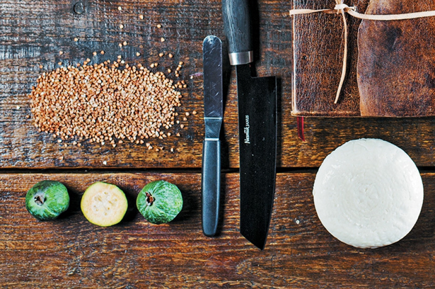 ИВАН БЕРЕЗУЦКИЙ, шеф-повар ресторана PMI Bar «Я вожу с собой продукты, которые характеризуют Россию: адыгейский сыр и фейхоа с Кузнечного рынка
