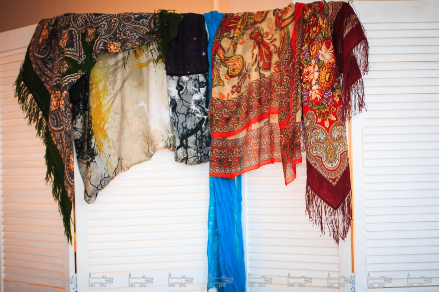 Еще одна моя слабость - шарфы и платки, их я привожу из всех мест, где бываю. Много еще и таких, которые я ни разу не носила.