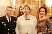 Анна Петрова (по центру)