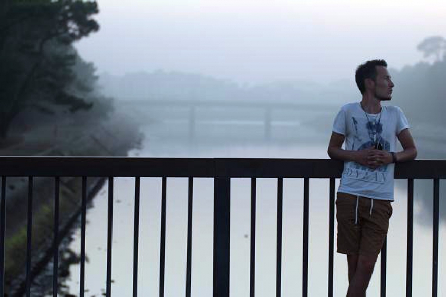 Серфингом я начал заниматься в 2011 году, когда впервые попробовал это в Марокко по совету моего друга. Катался также в Австралии. Потом мы с моей