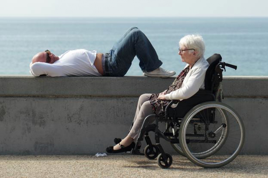 Как и во всех зарубежных странах, люди отличаются от русских - отношением к жизни, друг к другу, к детям. Это более освобожденные люди. Возможно? не