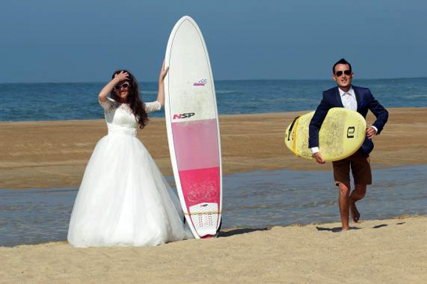 Во Францию мы поехали чисто кататься на серфе. Там был какой-то этап чемпионата мира по серфингу, который проходил потом в Марокко, далее в Португалии