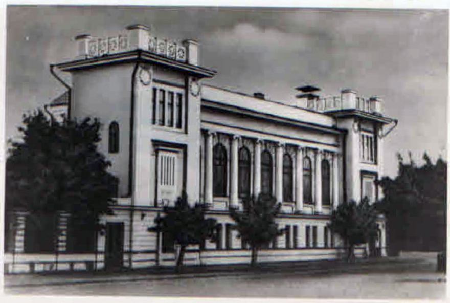 2-е здание Казанского педагогического института В это время: продолжается революция в Египте: премьер-министром Королевства Египет после отставки Али