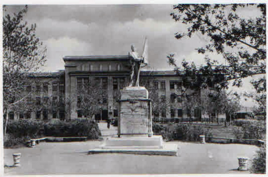 Ветеринарный институт В это время: подписан Люксембургский договор - Германия должна была выплатить Израилю компенсацию за использование рабского