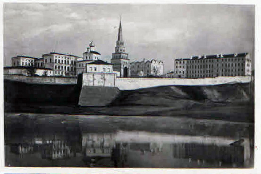 Вид на Кремль В это время: родился второй Президент России Владимир Владимирович Путин