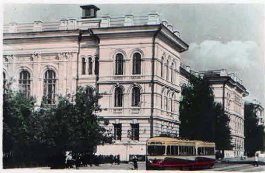 Казанский сельскохозяйственный институт В это время: принц Акихито, старший сын императора Японии Хирохито, провозглашён наследным принцем.