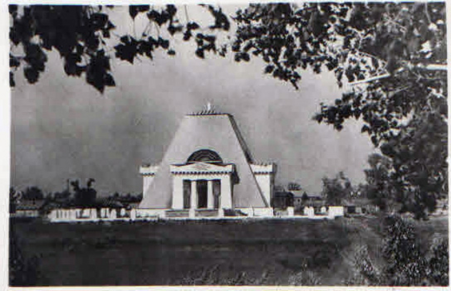 Храм-памятник воинам, павшим при взятии Казани в 1552 году В это время: в Кении объявлено чрезвычайное положение в связи с восстанием мау-мау.