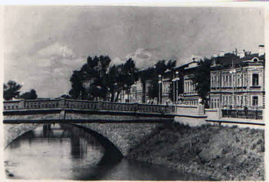 Улица Право-Булачная В это время: в ЮАР арестовали Нельсона Манделу.