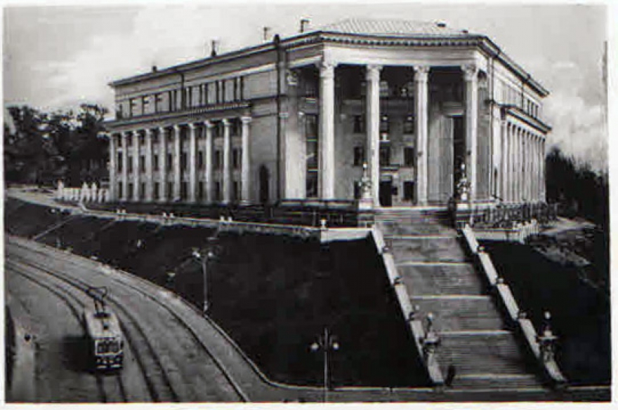 Финансово-экономический институт В это время: совершил первый полёт советский стратегический бомбардировщик Ту-95.