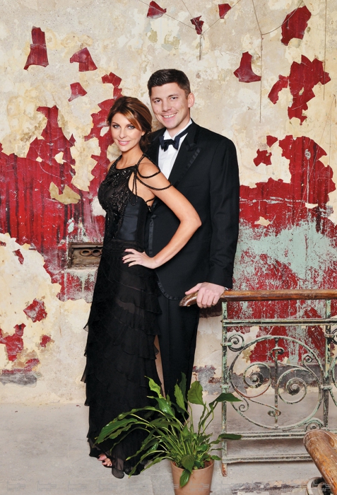 На Евгении: платье Alberta Ferretti, босоножки Dior На Дмитрии: смокинг Kiton