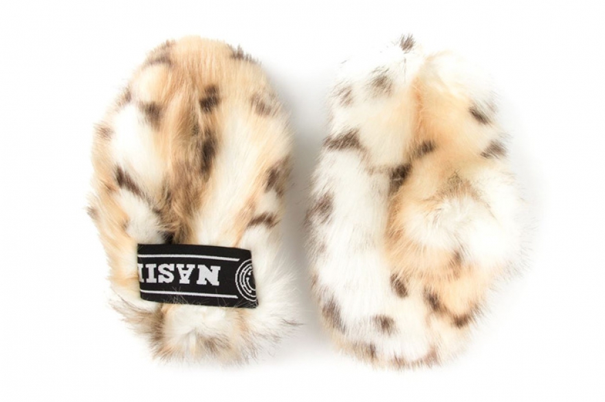 Варежки Nasir Mazhar, 16 700 рублей (farfetch.com)