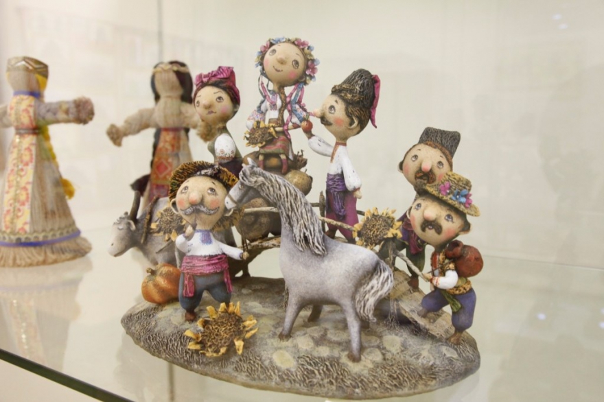 Суббота «Рождественские путешествия» начнутся в казанском «Эрмитаже» «Эрмитаж – Казань» открывает декабрьскую экспозицию авторских кукол из керамики и