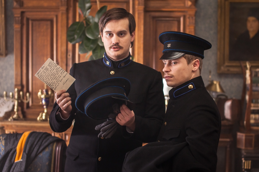 «Добровольцы» В неожиданных исторических образах предстали и другие постоянные участники «ёлочной франшизы» – Александр Головин, Александр Домогаров