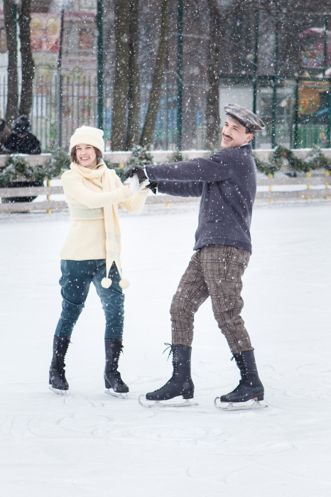 «Фигуристы» Артур Смольянинов и Екатерина Шпица сыграли пионеров российского фигурного катания, которые претендуют на золото одного из первых