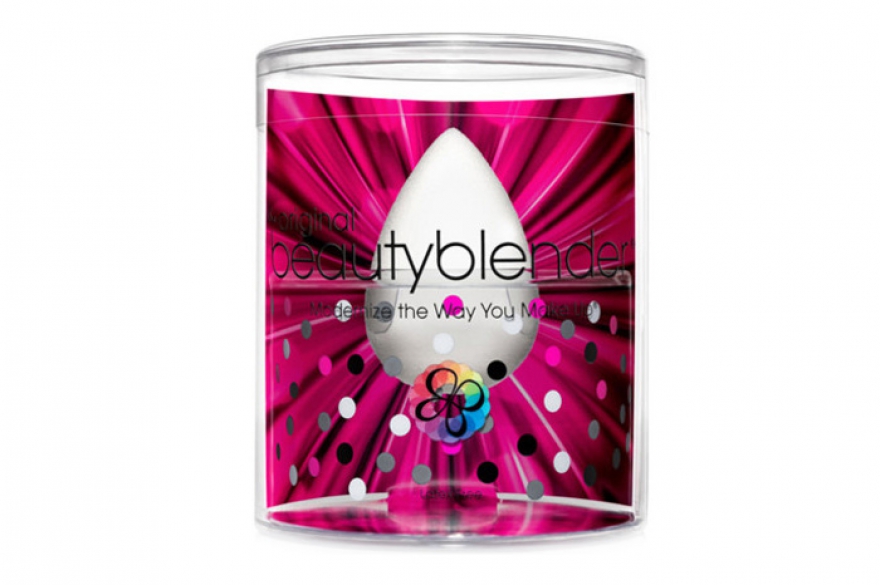 Спонж Beauty Blender, 900 рублей (Bling Blings)