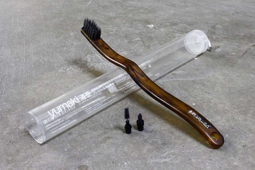 Зубная щетка Yumaki, 690 рублей (Bling Blings)