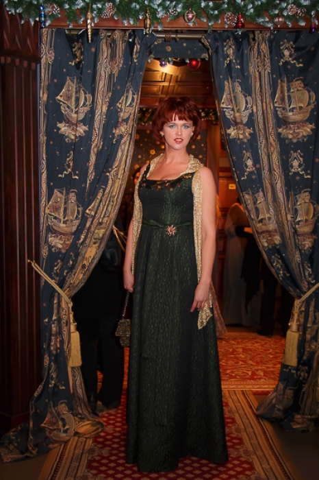 Ирина Толмачева Как гармонично вписалась в интерьер эта девушка. Михаил Горшенин, создавая интерьер «Танго», тогда уже знал, что в один декабрьский