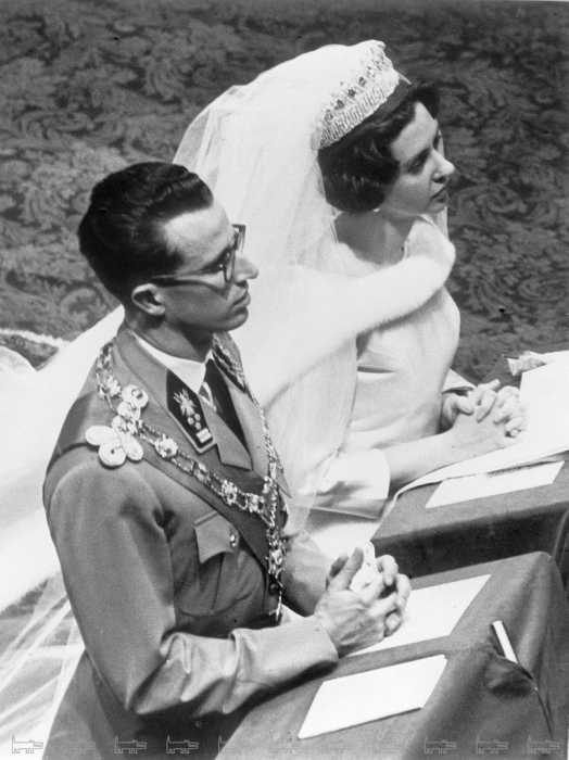 Многие десятилетия на королевских балах в Испании сверкают украшения Carrera y Carrera. Один из поводов для гордости бренда – усыпанная драгоценными