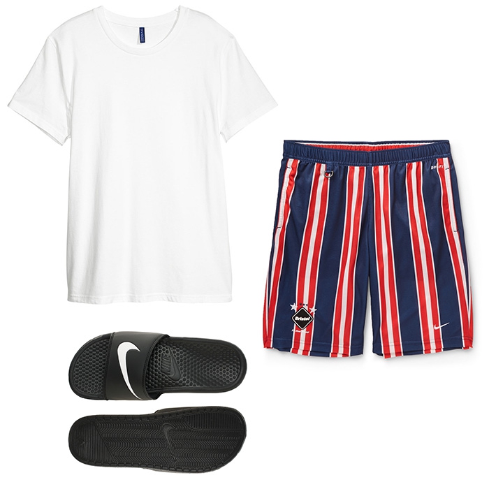 На море: футболка H&M, шлепки и шорты Nike