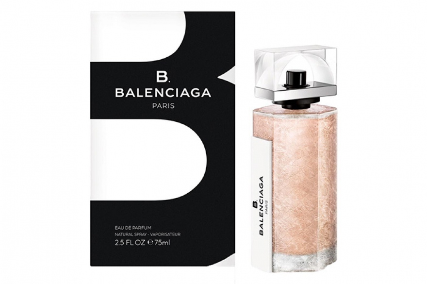 B. Balenciaga Александр Вэнг добрался до парфюмерного отдела модного дома и подменил традиционные шипры в авангардной упаковке артистичным ароматом с