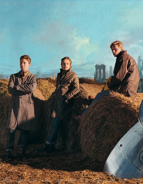 На Артеме: пальто Ann Demeulemeester, сорочка и бадлон Ralph Lauren (все — ДЛТ). На Александре: свитер Brunello Cucinelli (Brunello Cucinelli), плащ D