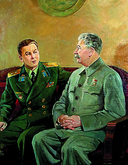 Сосланный в Казань «на вечное поселение» Василий Джугашвили в подпитии любил надевать генеральский мундир и приезжать на берег Казанки. Он сидел в