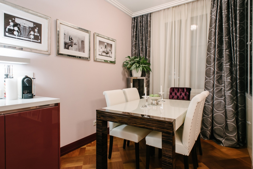 Даже современную кухню мне удалось вписать в ар-деко. Фотографии фирмы Trowbridge Gallery, которая занимается репродукцией цветных и черно-белых