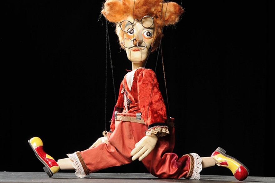 Гастрольный тур театра марионеток Резо Габриадзе Резо Габриадзе широко известен в самых разных областях искусства, он автор памятника Чижику-пыжику