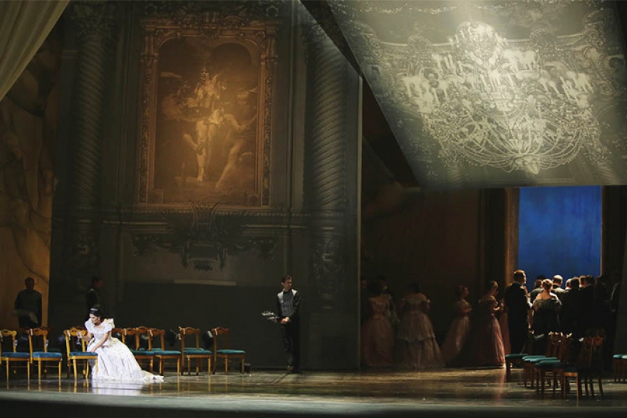 “Травиата” В начале лета на Мариинской сцене планируется постановка знаменитой оперы Джузеппе Верди в режиссуре Клаудии Шолти. Премьера состоится в