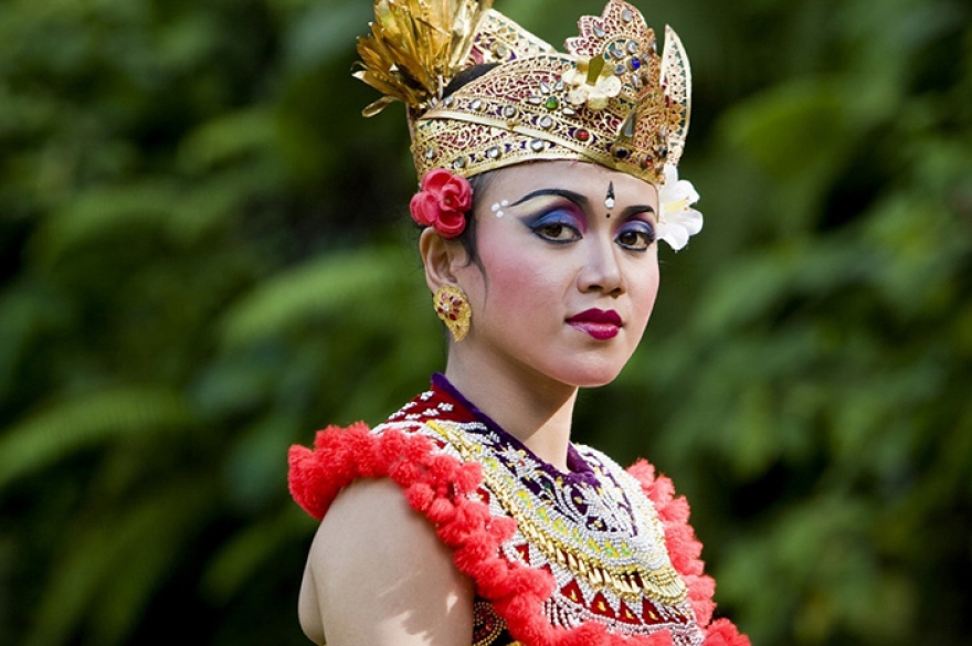 Отмена виз в Индонезию До начала этого года российские туристы оформляли за 25 долларов так называемую визу on arrival, то есть, по прибытии. Теперь