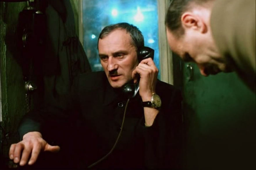 Фильм «Порох» Странный, дискомфортный фильм болезненного режиссера Виктора Аристова (постановщика, кроме прочего, «Сатаны» и «Дождей в океане») о