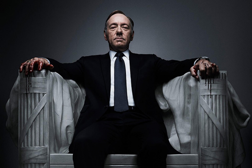 «Карточный домик» Политическая драма канала Netflix про амбициозного конгрессмена в исполнении Кевина Спейси стала сенсацией и в смысле новых
