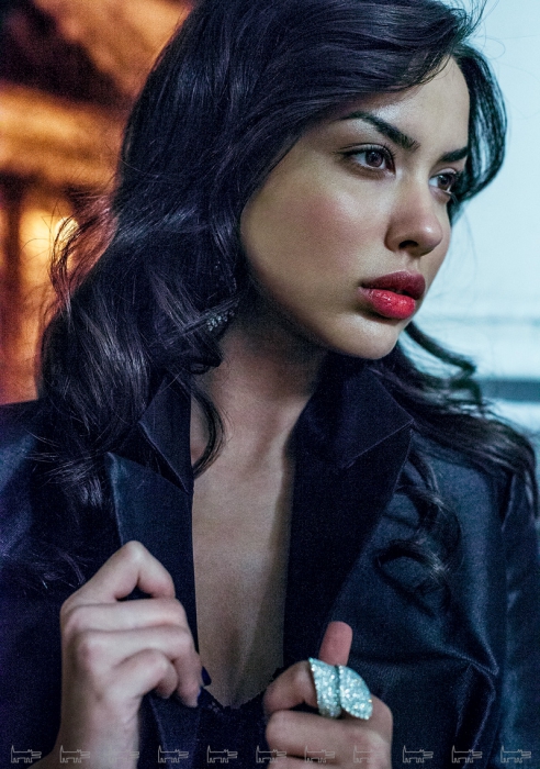 Серьги Сrivelli, кольцо Piero Milano (все — Diamond Collection), платье Ermanno Scervino, пальто Lublu by Kira Plastinina (все — BOSCOFAMILY)