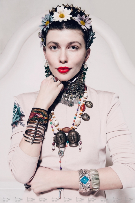 Кольцо и браслеты Stephen Webster, боди Vika Gazinskaya (все — ДЛТ)