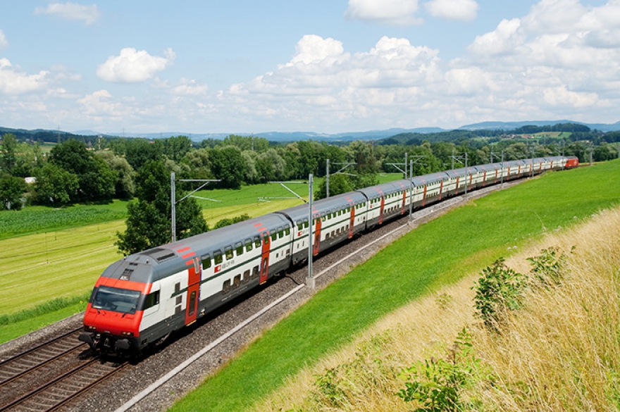 IC 2000, Швейцария. Первый двухэтажный поезд, который использовался для поездок на всей территории Швейцарии и между городами в Европе. В составе