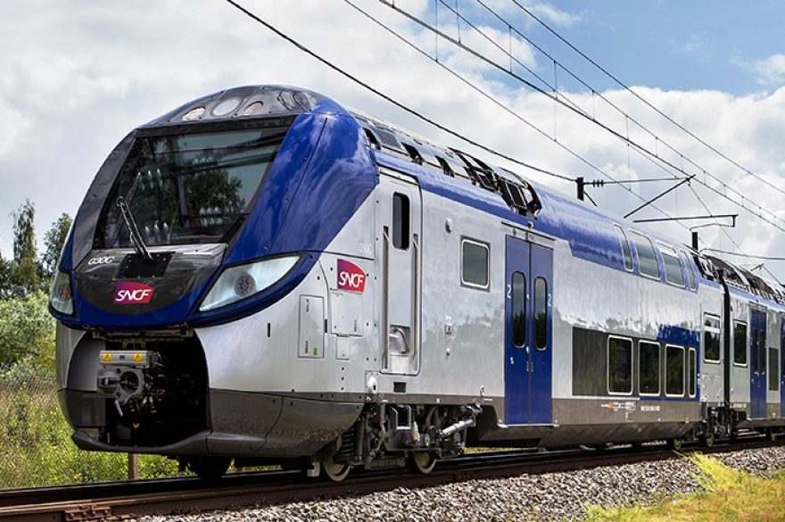 OMNEO, Франция. Первый электропоезд в мире, в составе которого чередуются простые и двухэтажные вагоны. Вместимость - 680-1380 пассажиров (в