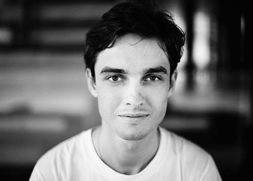 Дмитрий Завьялов30 лет Двойник Роберта Паттинсона из вампирской саги «Сумерки», прославившийся своим остросоциальным интернет-сериалом «Дневники Завви