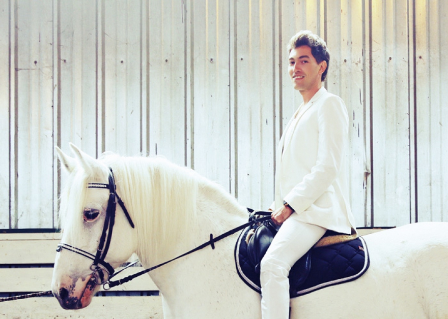 Андрей Резников36 лет «Эффективный менеджер» и «харизматичный лидер» — это явно про него: генеральный продюсер радио «Рекорд», с юности работая на