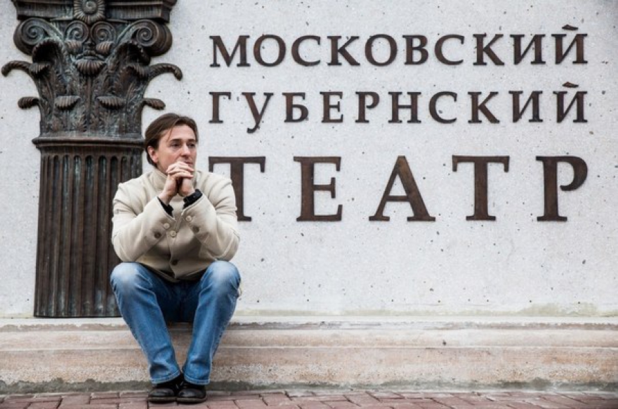 Вторник, 24 февраля Во вторник начнутся гастроли Московского губернского театра, который привози в Казань Сергей Безруков. В афише комедия «Нашла коса