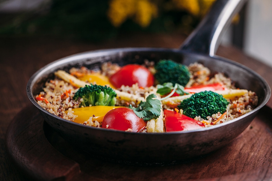 «География» В ресторане на улице Рубинштейна постное меню тоже, кажется, составляли гедонисты. На закуску здесь карпаччо из запеченной свёклы на